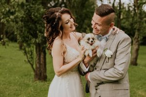 Read more about the article Jak unikać sztucznych ujęć podczas sesji ślubnej?