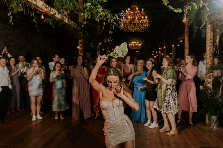 Slub-koscielny-w-plenerze 108