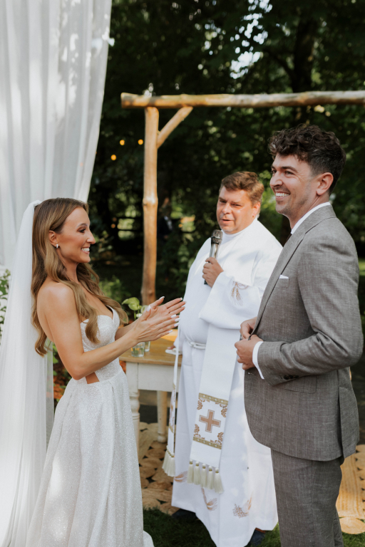Slub-koscielny-w-plenerze 38