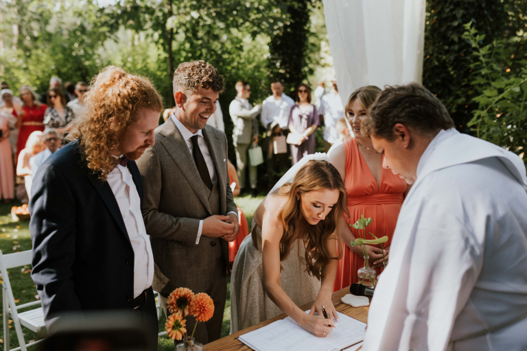 Slub-koscielny-w-plenerze 40