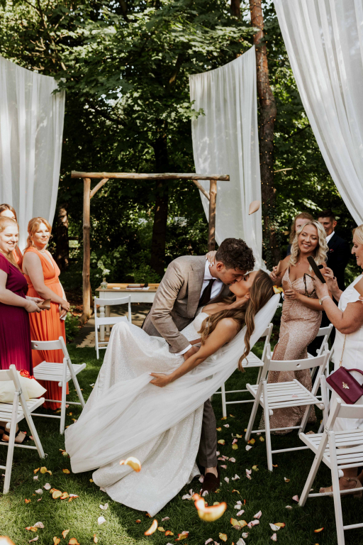 Slub-koscielny-w-plenerze 42