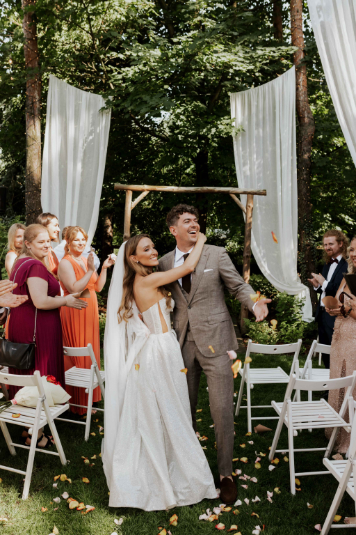 Slub-koscielny-w-plenerze 43