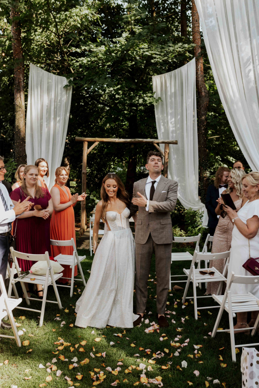 Slub-koscielny-w-plenerze 44