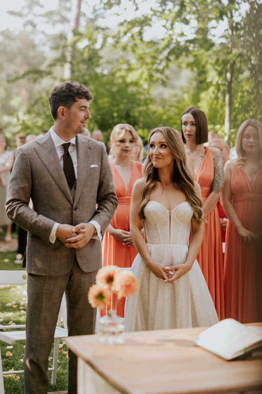 Slub-koscielny-w-plenerze 54