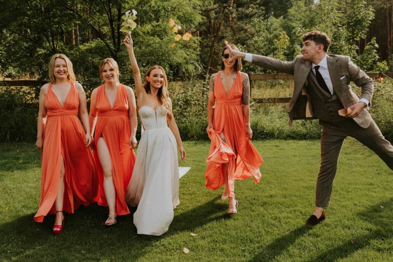 Slub-koscielny-w-plenerze 58