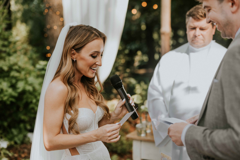 Slub-koscielny-w-plenerze 59