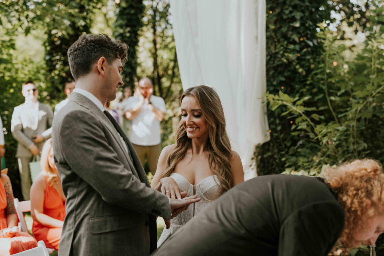 Slub-koscielny-w-plenerze 65