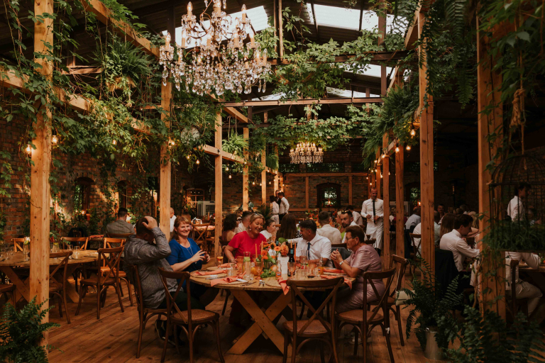 Slub-koscielny-w-plenerze 66