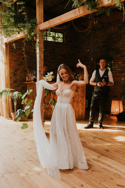 Slub-koscielny-w-plenerze 69