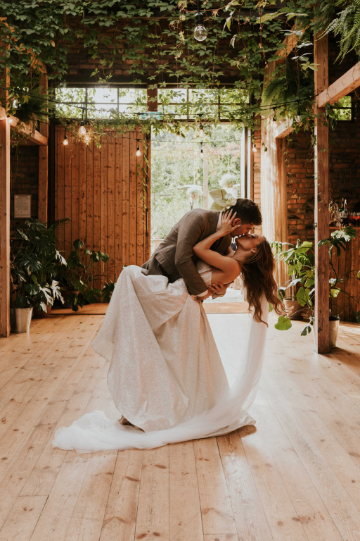 Slub-koscielny-w-plenerze 70