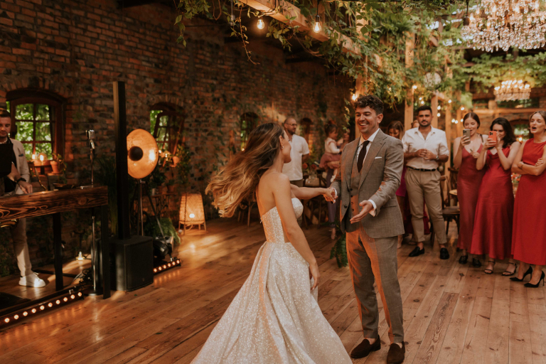 Slub-koscielny-w-plenerze 77