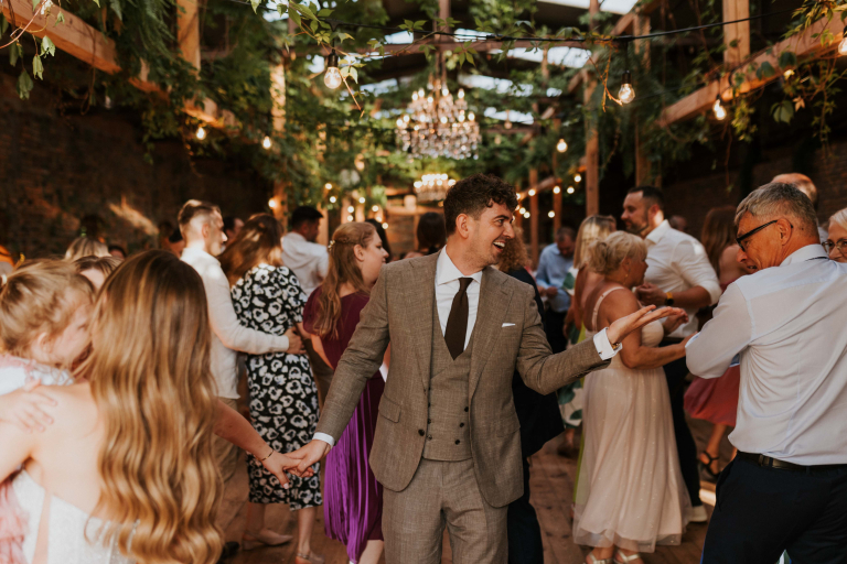 Slub-koscielny-w-plenerze 81