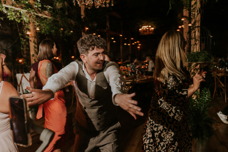 Slub-koscielny-w-plenerze 99